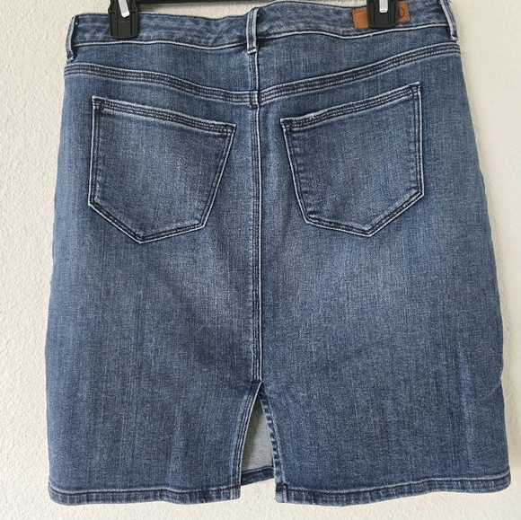 Lands End Denim Skirt Size 10 Blue Knee Length Medium Wash Stretch Pockets - Picture 6 of 9
